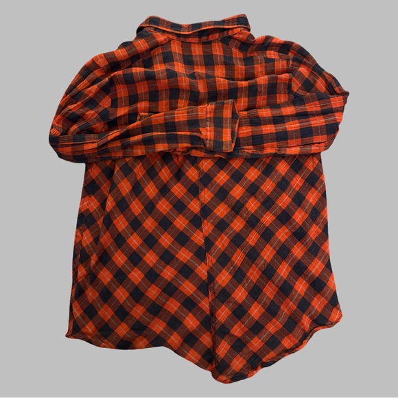 FREE PEOPLE Women’s Plaid Button-Up Shirt with Snap Closure Size Medium - Picture 3 of 12